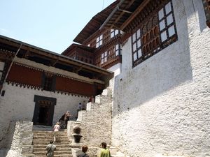 Schody prowadzące do Dzongu