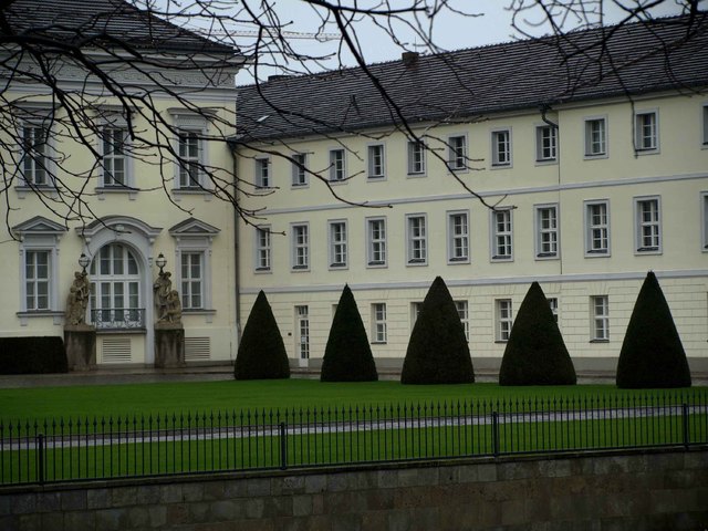 8 Schloss Bellevue
