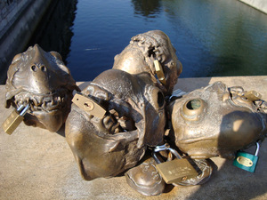 rzeźby na moście Rzeźnika 