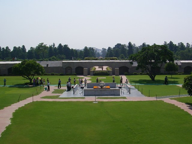 Radż Ghat - miejsce kremacji M. Ghandiego