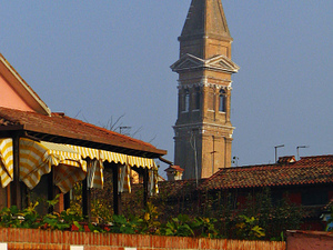 Burano - widok na wieżę San Martino Vescovo