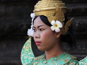 dziewczyna w Angkor Wat