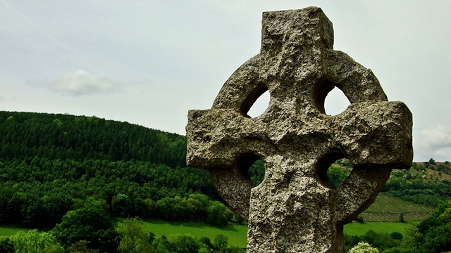 Krzyż na cmentarzu w Cwmyoy