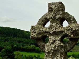 Krzyż na cmentarzu w Cwmyoy
