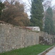 pozostałości muru z czasów rzymskich