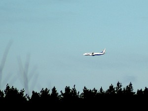 Boeing 737 Ryanair w osi i na ścieżce