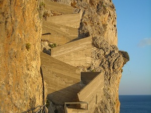 schody wykute w skale