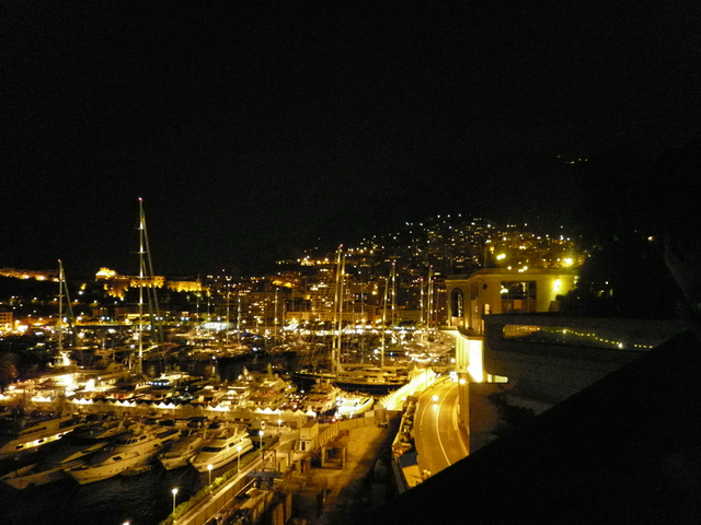 Monako nocą. 