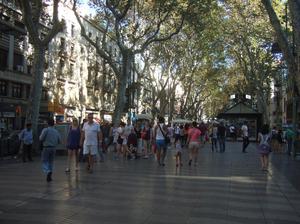La Rambla. Pod stopami falująca nawierzchnia