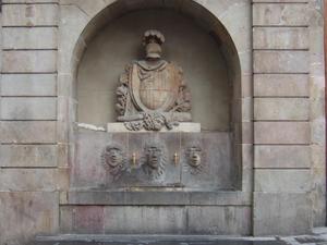 La Rambla. Stara studzienka naścienna 