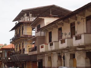 Zabytkowe domy w Casco Viejo