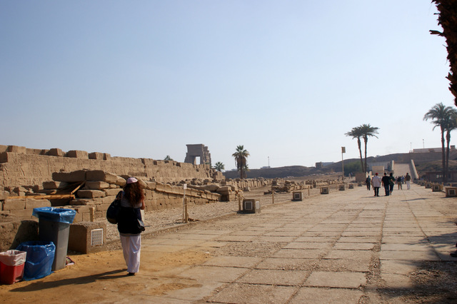 Luxor - Świątynia na Karnaku  01 11 160