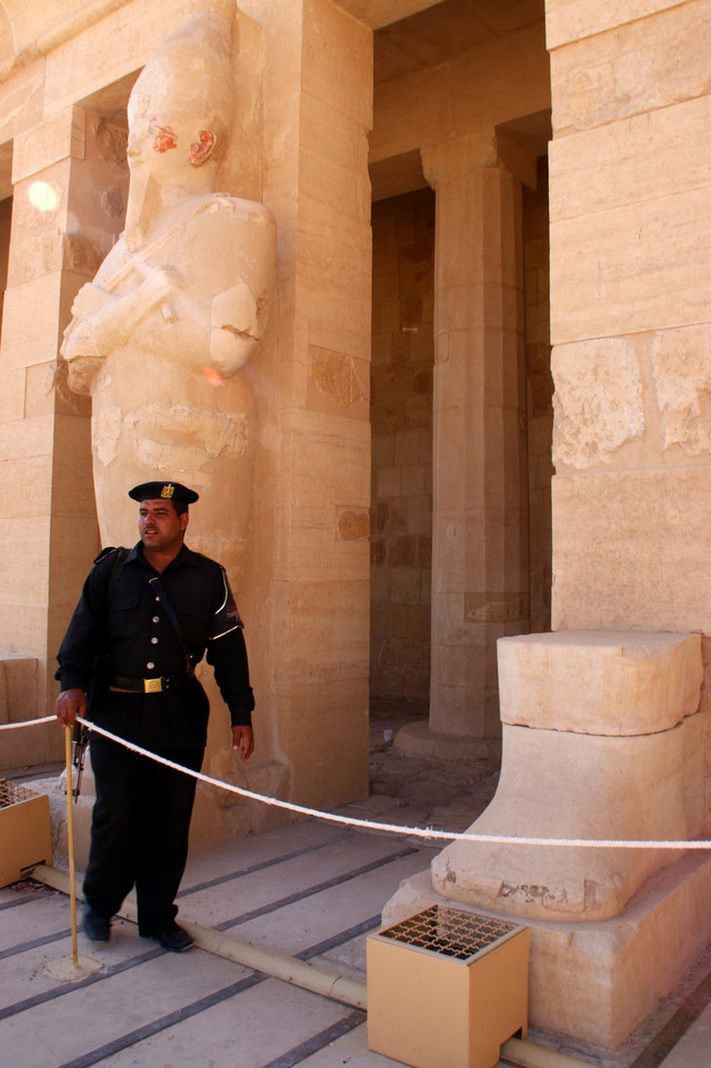 Luxor - Zachodnie Teby - Świątynia Hatszepsut   01 11 329