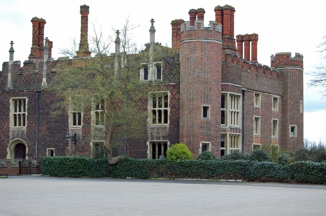 Hampton court palace 021