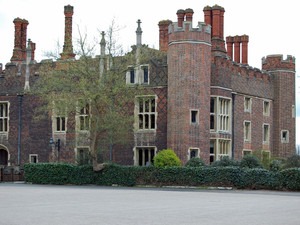 Hampton court palace 021