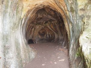 Jaskinia pod zamkiem