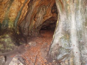 Jaskinia pod zamkiem