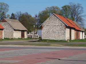 Zespół zabytkowych stodół w Żarkach
