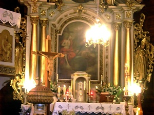 wnętrze kościoła w Białej - ołtarz główny