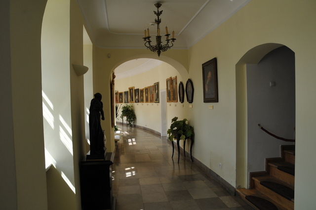 galeria obrazów w pałacu