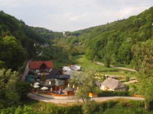 Widok na Ojcowa z platformy widokowej