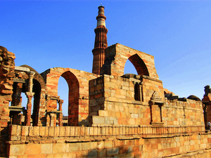574864 - Kutb minar Kutb Minar i zespół zabytkowy w pobliżu Delhi