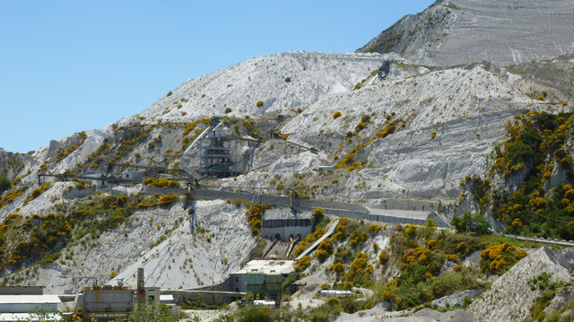 Nieczynne już kopalnie pumeksu w Ponticello