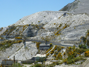 Nieczynne już kopalnie pumeksu w Ponticello