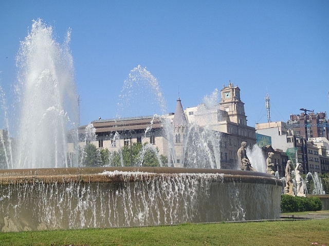 Barcelona   fontanna na placu katalonskim