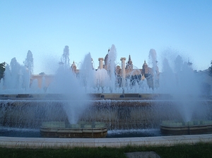 Barcelona   magiczna fontanna za dnia