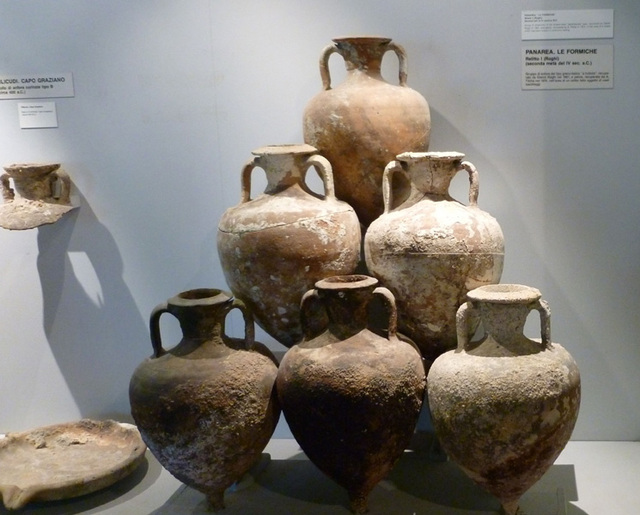 starożytne amfory, wykopaliska z Capo Graziano