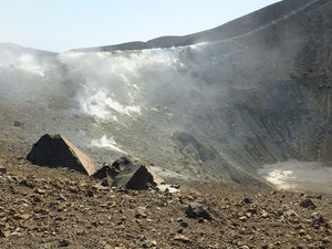 Fumarole i dno krateru
