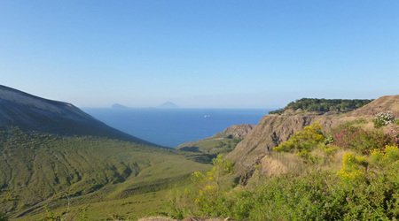 W oddali Panarea i Stromboli
