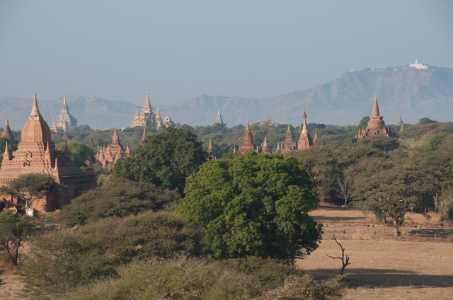 Bagan 2000 stup i świątyń