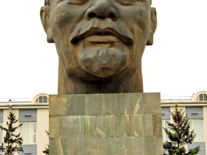 10-metrowa głowa Lenina