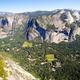 Dolina Yosemite wydaje się tak daleko
