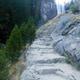 Potem małymi schodami (w tle Vernal Falls)