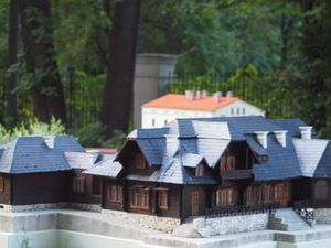 Park miniatur  - domek myśliwski w Wiśle