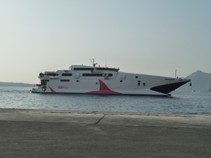 Katamaran MegaJet - najlepszy transport z Krety na Santorini