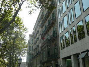 Wzdłuż ulicy Passeig de Grácia 3