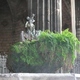 Fontanna z rzeźbą św. Jerzego walczącego ze smokiem