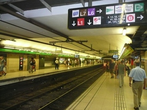 Na peronie metra 2