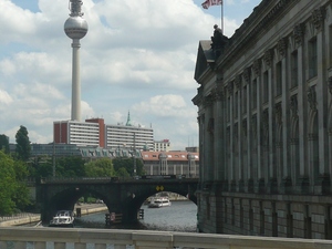 Widok na Friedrichbrüke z przed Bode Museum