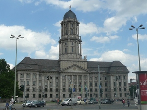Stadthaus - jedna z siedzib władz miasta