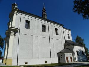 Barokowy kościół w Chmielniku, elewacja boczna