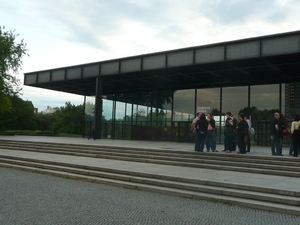 Przed Neue Nationalgalerie 1