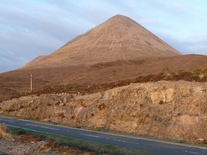 Surowe szczyty gór na Isle of Skye 2
