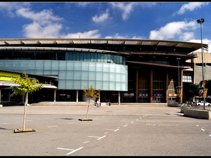 Camp Nou z zewnątrz