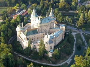 Bojnice,Słowacja - zamek z lotu ptaka.