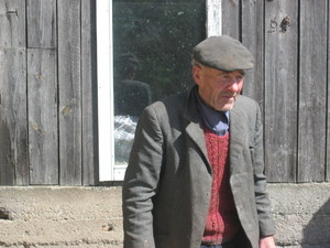 Jeden z wiekowych rolników pszczelarzy. Ma 81 lat i cały czas na chodzie....